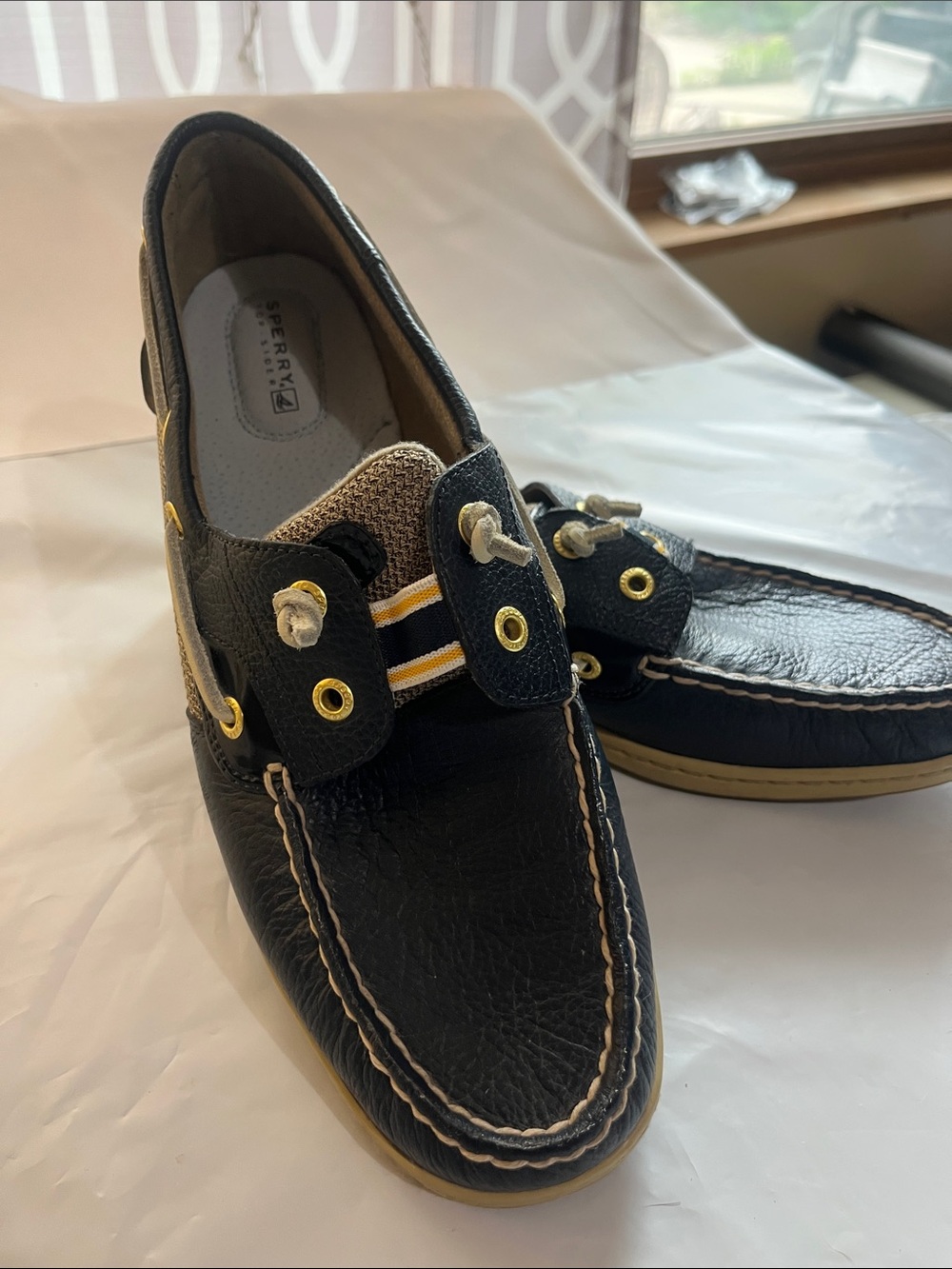 Sperry Women’s Navy blue Boat Shoes with Tan and Gold Accents 10M